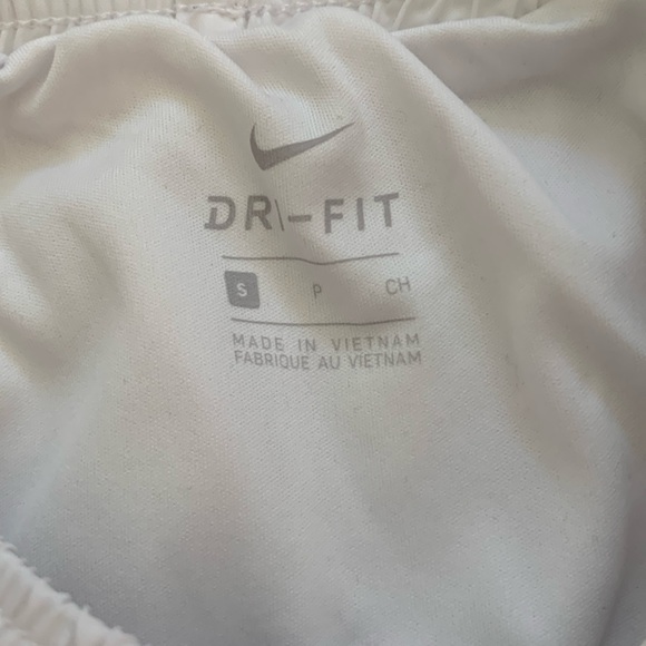 Nike white girls running shorts - Picture 2 of 2